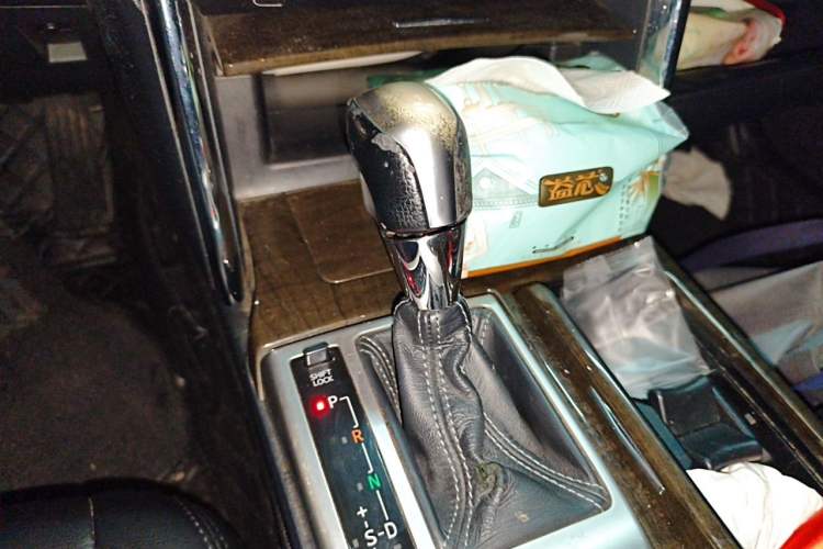 Used Toyota Reiz 2013 2.5V Elite Edition Gear Lever