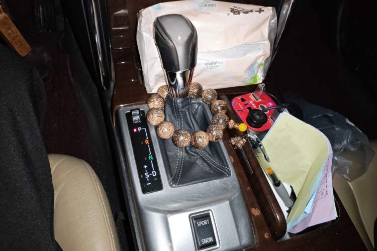 Used Toyota Reiz 2013 2.5V Elite Edition Gear Lever