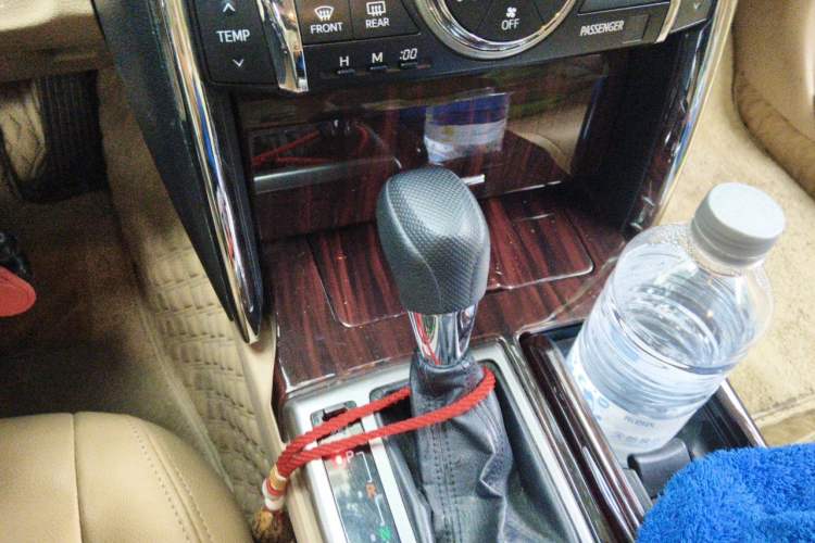 Used Toyota Reiz 2013 2.5S Elite Edition Gear Lever
