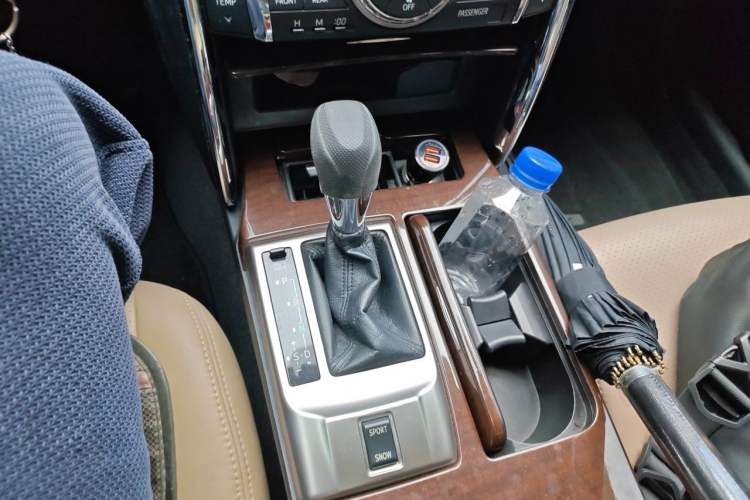 Used Toyota Reiz 2013 2.5S Elite Edition Gear Lever