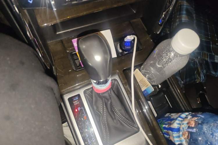 Used Toyota Reiz 2013 2.5V Elite Edition Gear Lever