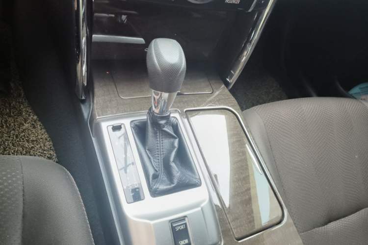 Used Toyota Reiz 2013 2.5S Elite Edition Gear Lever