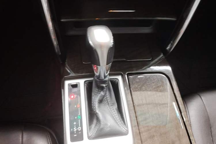 Used Toyota Reiz 2013 2.5V Elite Edition Gear Lever