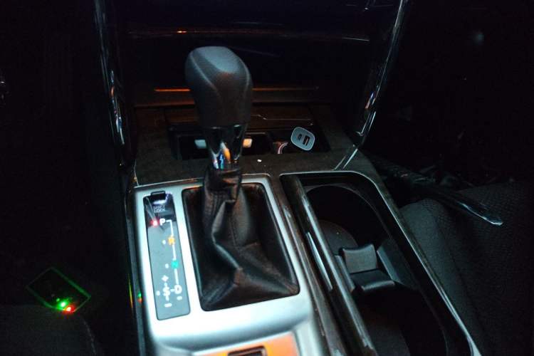 Used Toyota Reiz 2013 2.5S Elite Edition Gear Lever