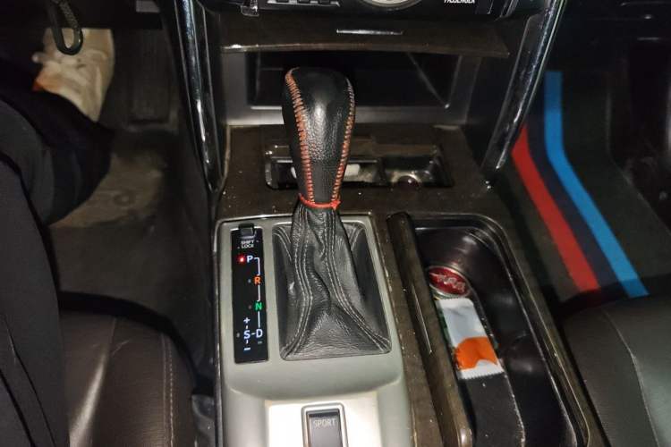 Used Toyota Reiz 2013 2.5V Elite Edition Gear Lever