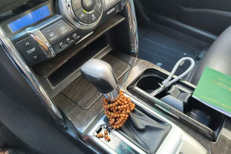 Used Toyota Reiz 2013 2.5V Elite Edition Gear Lever