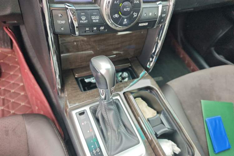 Used Toyota Reiz 2013 2.5V Shangrui Edition Gear Lever