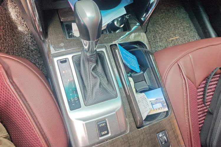 Used Toyota Reiz 2013 2.5V Elite Edition Gear Lever