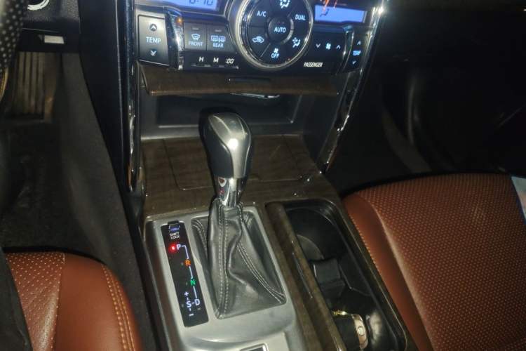 Used Toyota Reiz 2013 2.5V Shangrui Edition Gear Lever