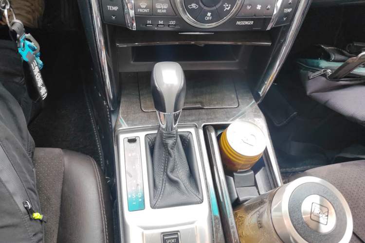 Used Toyota Reiz 2013 2.5V Shangrui Edition Gear Lever