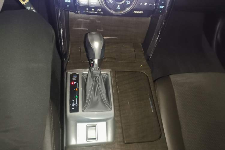Used Toyota Reiz 2013 2.5V Shangrui Edition Gear Lever