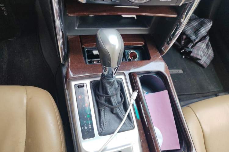 Used Toyota Reiz 2013 2.5V Elite Edition Gear Lever