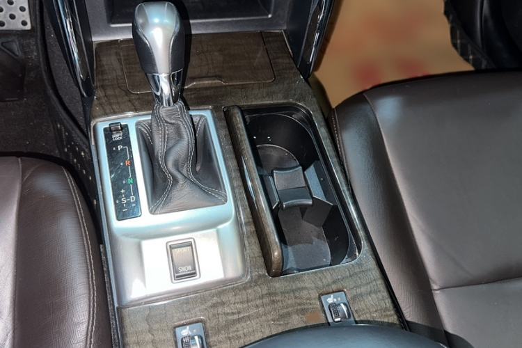 Used Toyota Reiz 2013 2.5V Elite Edition Gear Lever