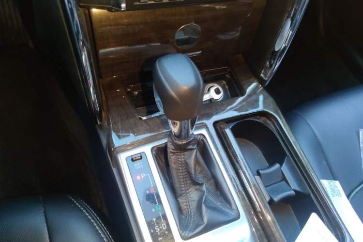 Used Toyota Reiz 2013 2.5S Elite Edition Gear Lever