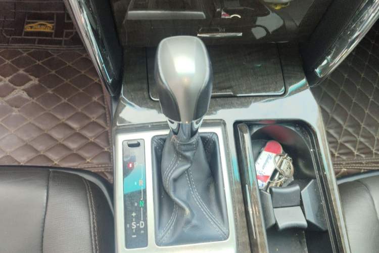 Used Toyota Reiz 2013 2.5V Elite Edition Gear Lever