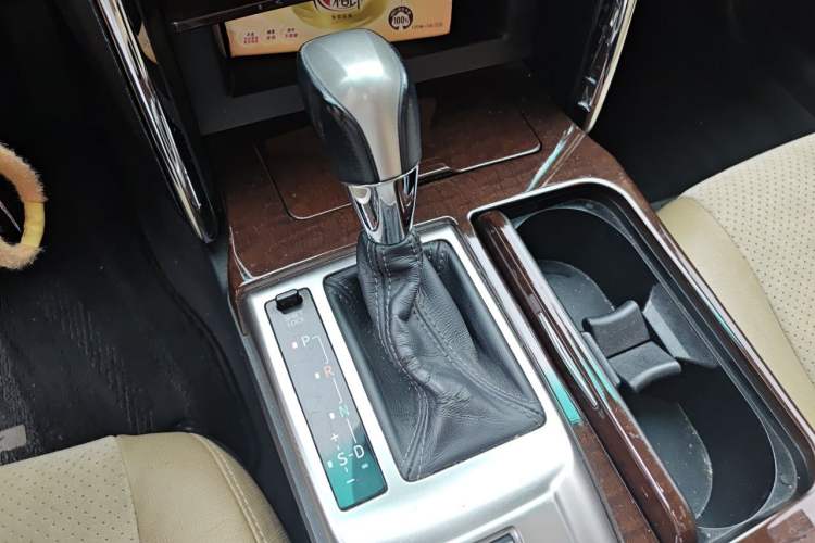Used Toyota Reiz 2013 2.5V Shangrui Navigation Edition Gear Lever