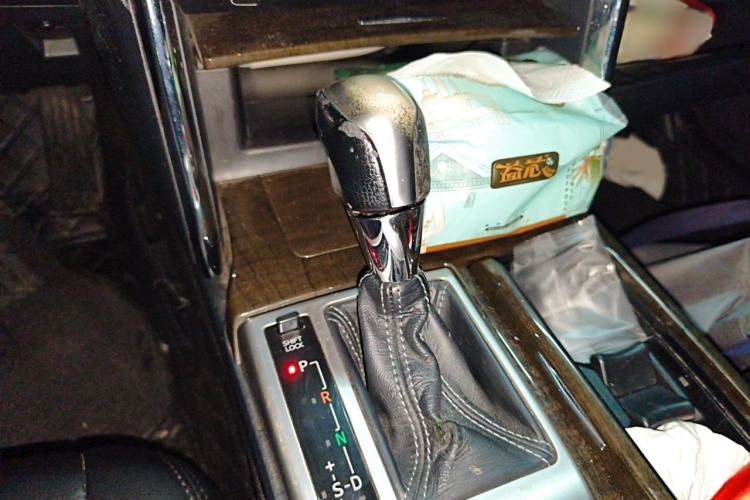 Used Toyota Reiz 2013 2.5V Elite Edition Gear Lever