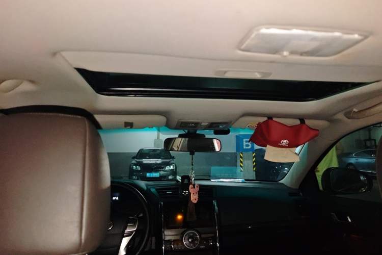 Used Toyota Reiz 2013 2.5V Elite Edition Headliner