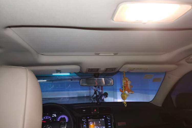 Used Toyota Reiz 2013 2.5V Supreme Edition Headliner