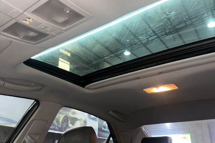 Used Toyota Reiz 2013 2.5V Elite Edition Headliner