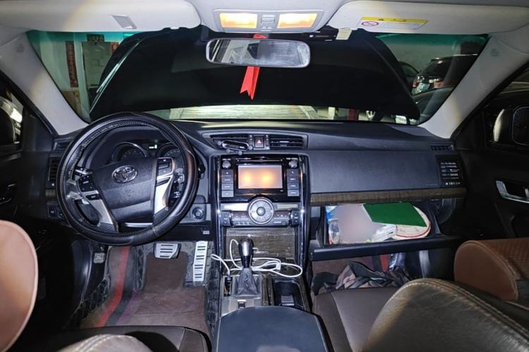 Used Toyota Reiz 2013 2.5V Supreme Edition Interior 2