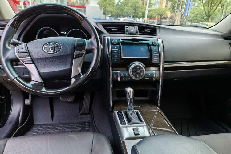 Used Toyota Reiz 2013 2.5V Elite Edition Interior 2
