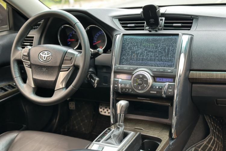 Used Toyota Reiz 2013 2.5V Elite Edition Interior 2