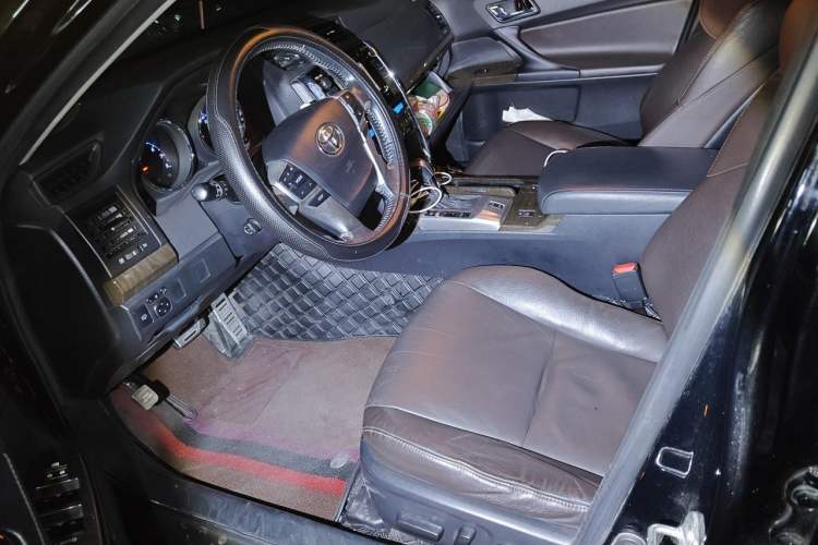 Used Toyota Reiz 2013 2.5V Supreme Edition Interior 3