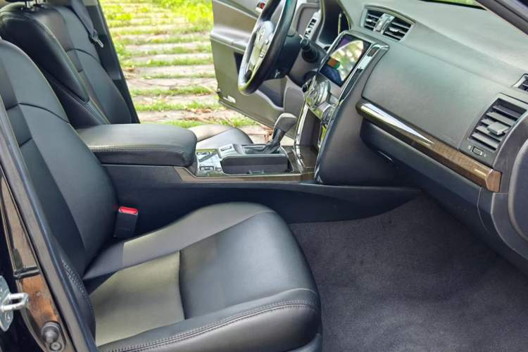 Used Toyota Reiz 2013 2.5V Elite Edition Interior 3