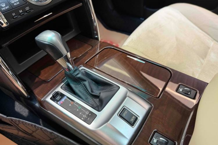 Used Toyota Reiz 2013 2.5V Shangrui Edition Interior 4