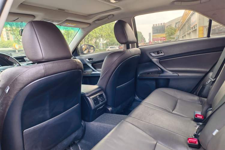 Used Toyota Reiz 2013 2.5V Elite Edition Interior 4