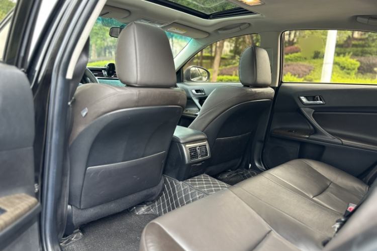 Used Toyota Reiz 2013 2.5V Elite Edition Interior 4