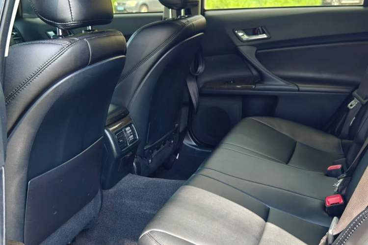 Used Toyota Reiz 2013 2.5V Elite Edition Interior 4