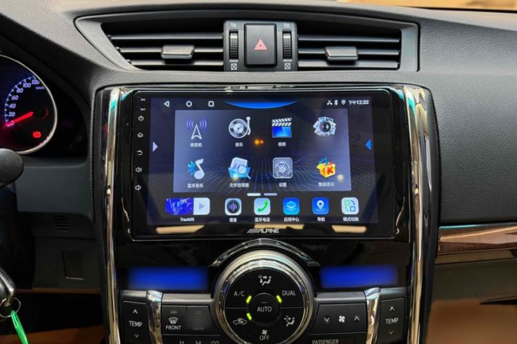 Used Toyota Reiz 2013 2.5V Shangrui Edition Interior 6