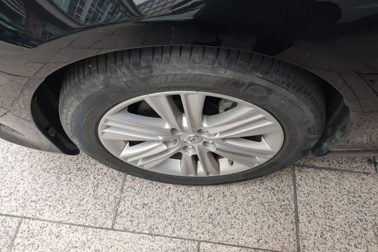 Used Toyota Reiz 2013 2.5S Elite Edition Left Front Wheel Hub