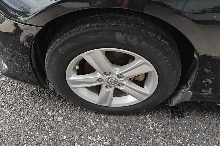 Used Toyota Reiz 2013 2.5V Elite Edition Left Front Wheel Hub