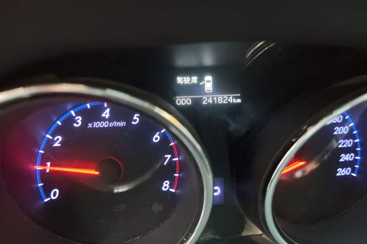 Used Toyota Reiz 2013 2.5V Shangrui Edition Odometer Close Up