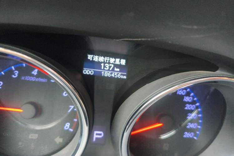 Used Toyota Reiz 2013 2.5S Elite Edition Odometer Close Up