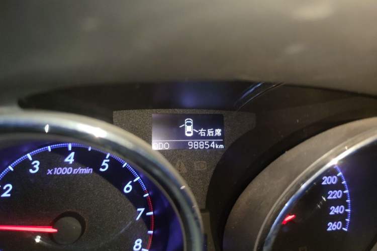 Used Toyota Reiz 2013 2.5S Elite Edition Odometer Close Up
