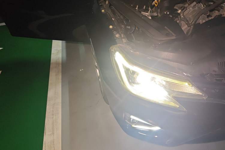 Used Toyota Reiz 2013 2.5V Elite Edition Right Front Headlight