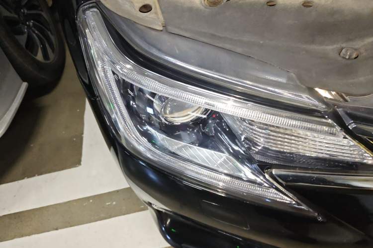 Used Toyota Reiz 2013 2.5S Elite Edition Right Front Headlight