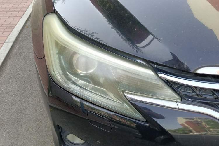 Used Toyota Reiz 2013 2.5S Elite Edition Right Front Headlight