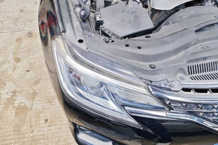 Used Toyota Reiz 2013 2.5S Elite Edition Right Front Headlight