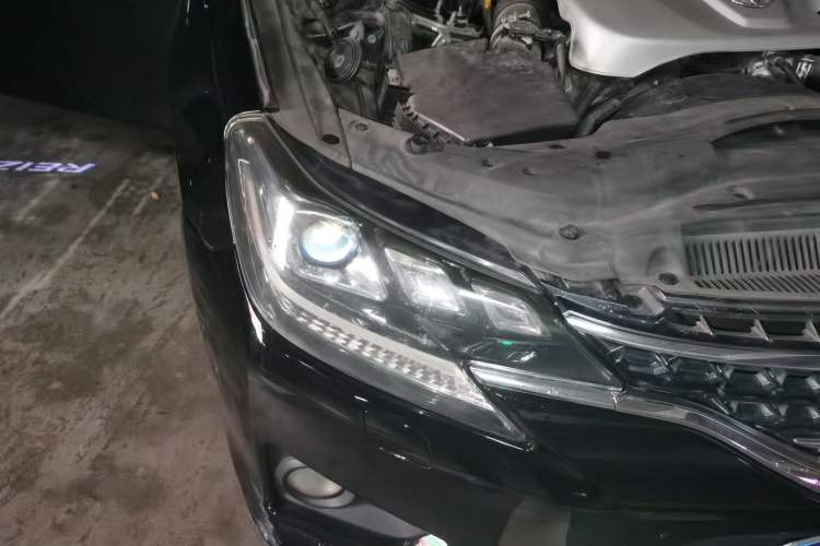 Used Toyota Reiz 2013 2.5V Shangrui Edition Right Front Headlight