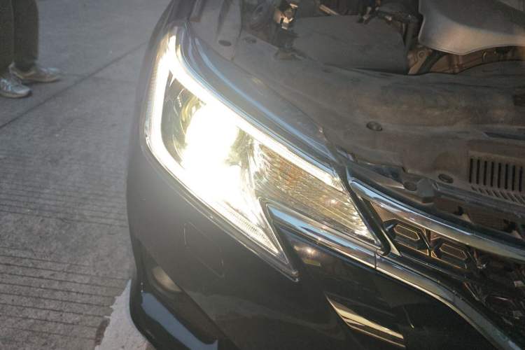 Used Toyota Reiz 2013 2.5S Elite Edition Right Front Headlight