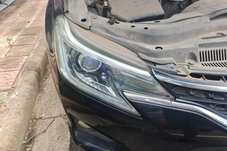 Used Toyota Reiz 2013 2.5V Elite Edition Right Front Headlight