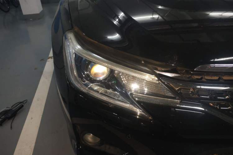 Used Toyota Reiz 2013 2.5V Shangrui Edition Right Front Headlight
