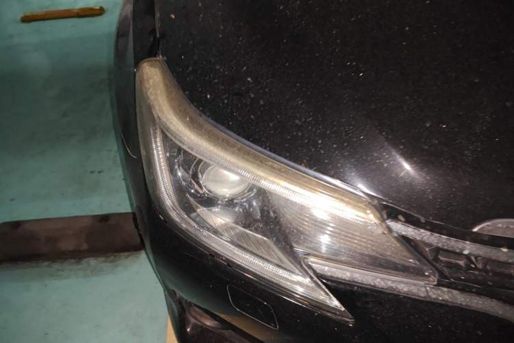 Used Toyota Reiz 2013 2.5S Elite Edition Right Front Headlight