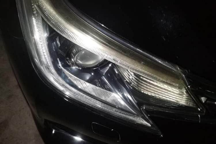 Used Toyota Reiz 2013 2.5V Supreme Edition Right Front Headlight
