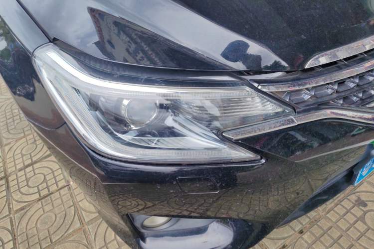 Used Toyota Reiz 2013 2.5V Elite Edition Right Front Headlight